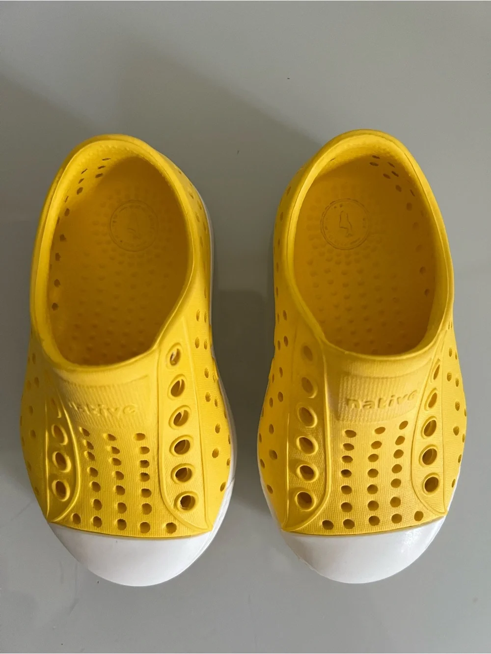 Native Jefferson Yellow & White Slip-Ons, 5c